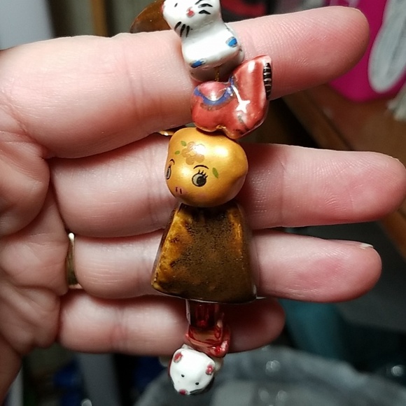 Brown & White Cat Dog Flower Ceramic Stretch 10" - Picture 2 of 4